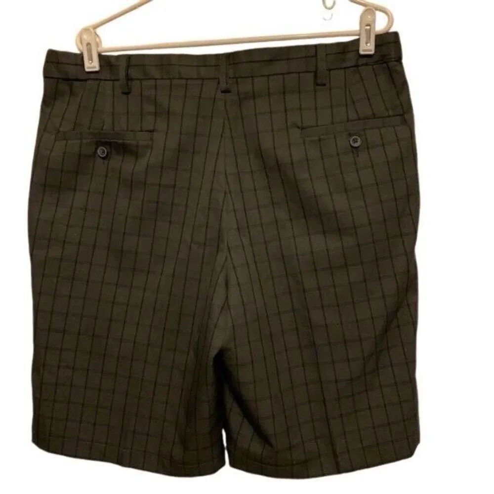 HAGGAR SIZE 36 GRAY PLAID SHORTS